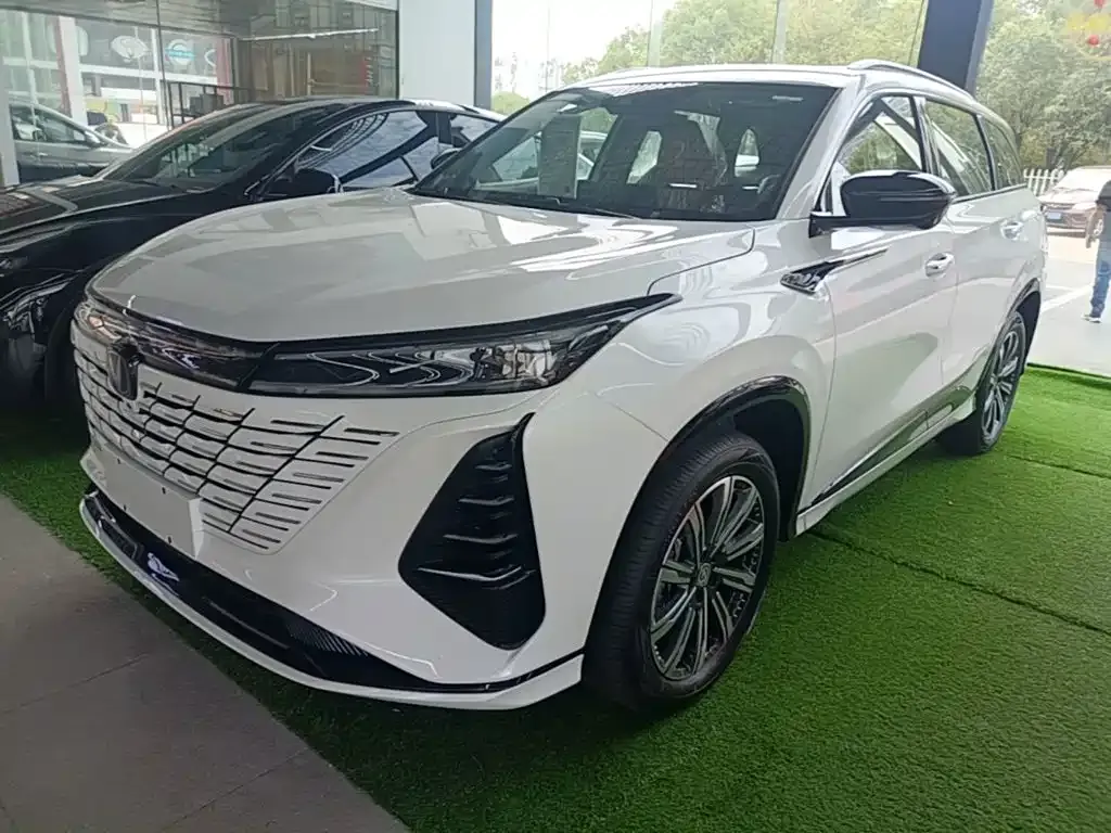Changan CS75 PLUS — фото 1