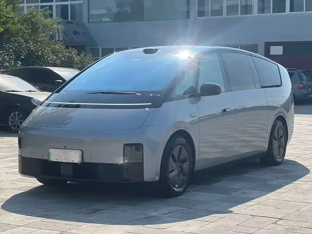 Li Auto MEGA — фото 1