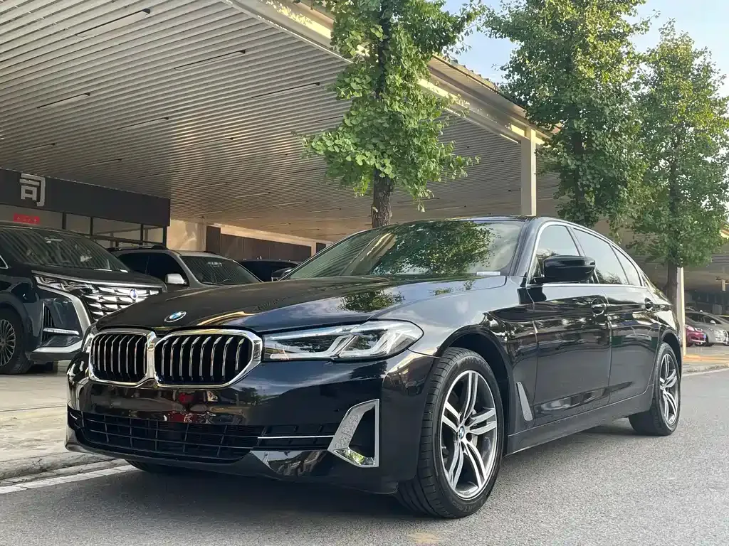 BMW 5 Series — фото 1