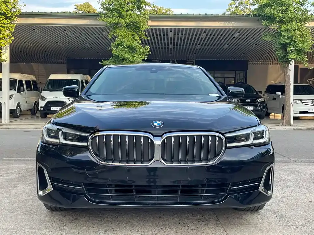BMW 5 Series — фото 9