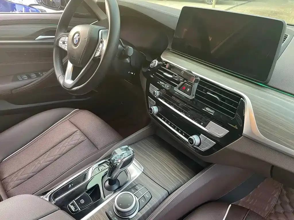 BMW 5 Series — фото 6