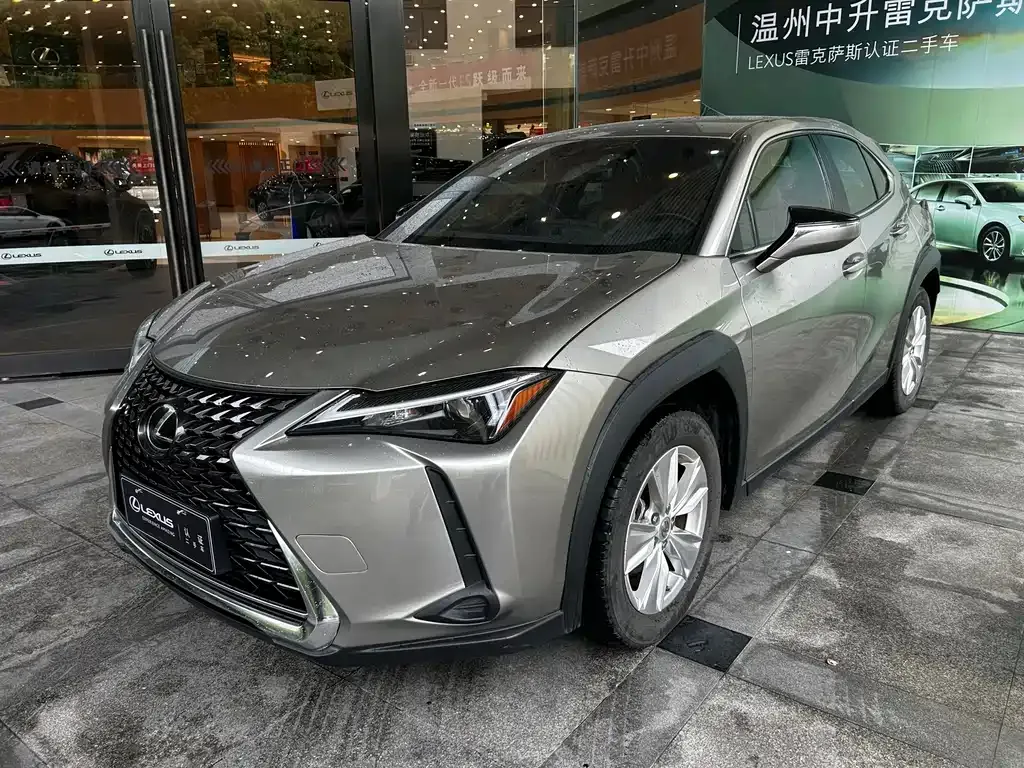 Lexus UX — фото 1