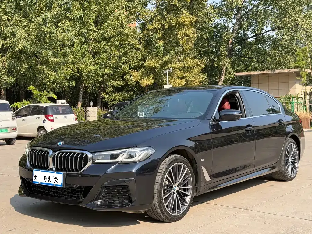 BMW 5 Series — фото 1