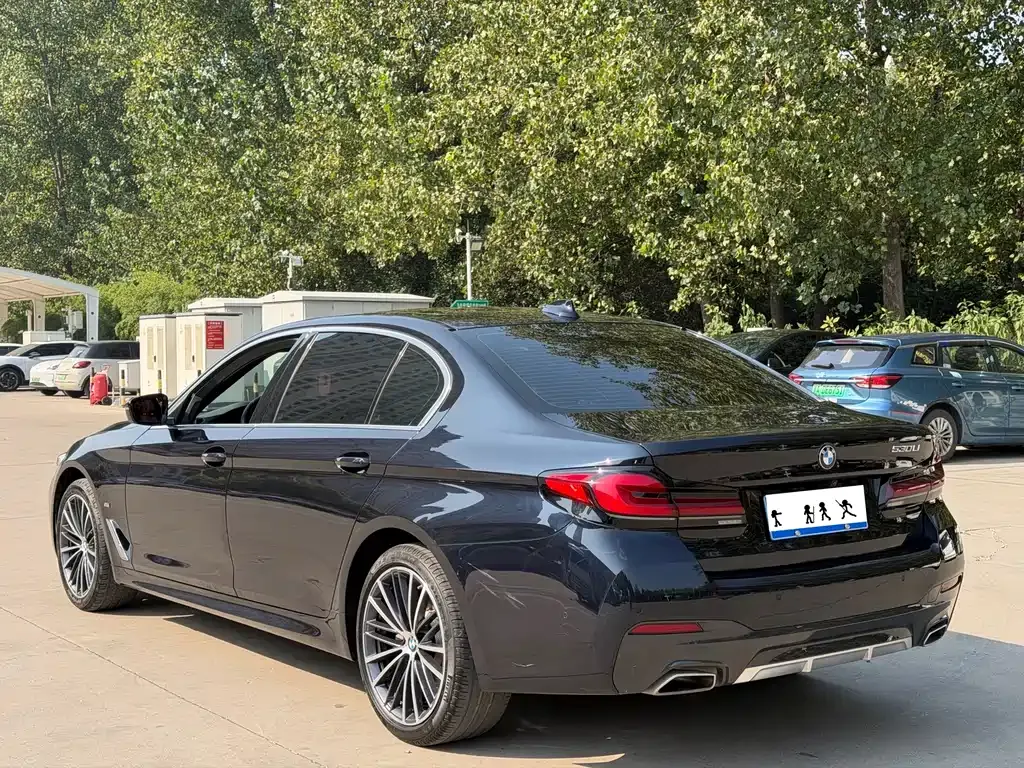 BMW 5 Series — фото 9