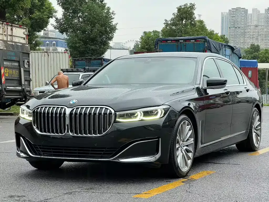 BMW 7 Series — фото 1