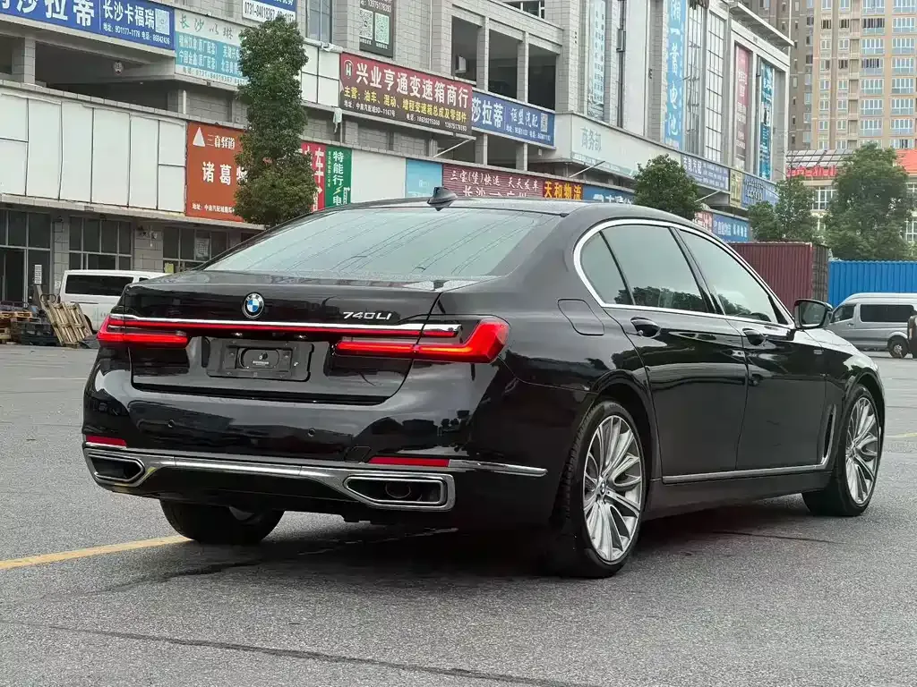 BMW 7 Series — фото 2