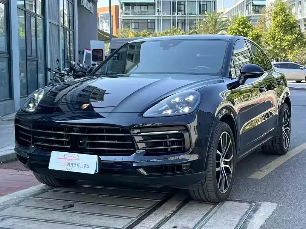 Porsche Cayenne — фото 1