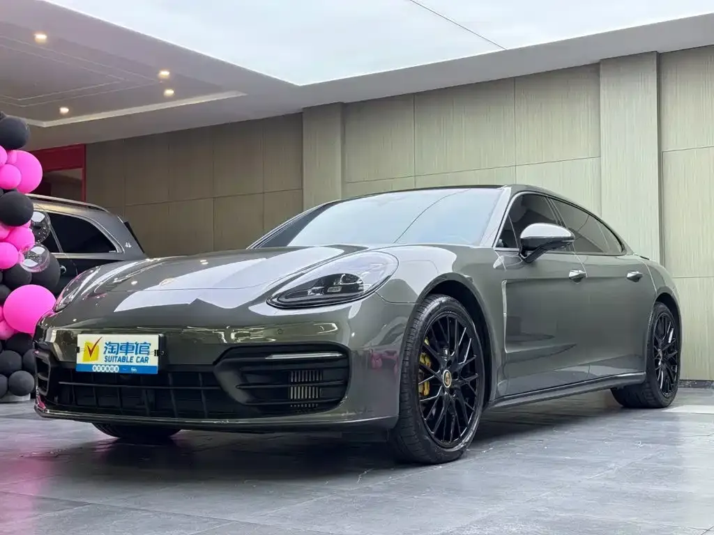 Porsche Panamera — фото 1