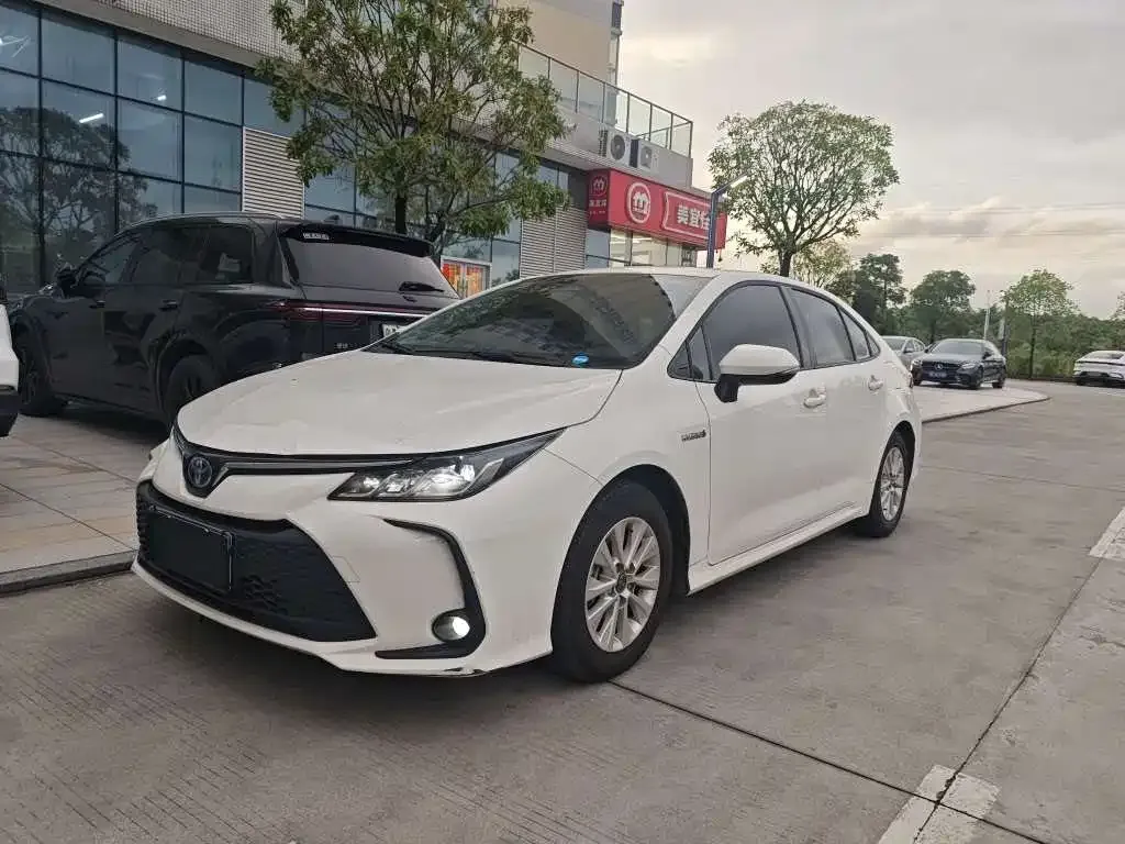 Toyota Corolla — фото 1