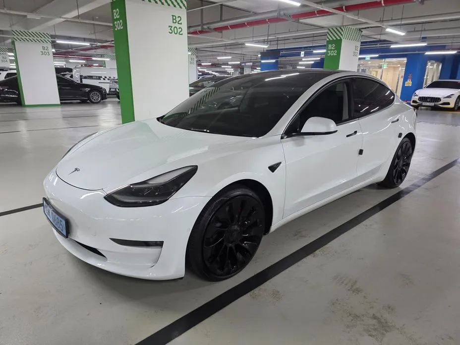 Tesla Model 3 — фото 1