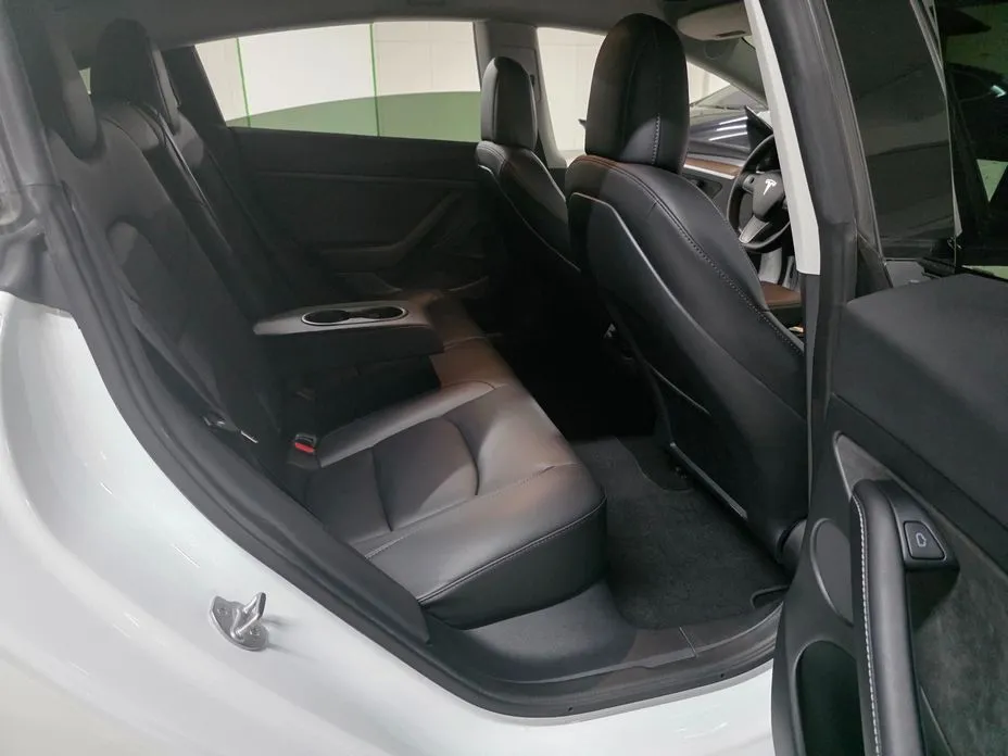Tesla Model 3 — фото 2