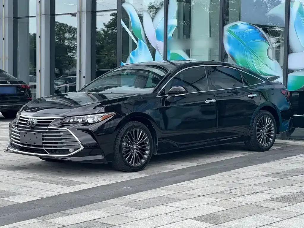 Toyota Avalon — фото 1