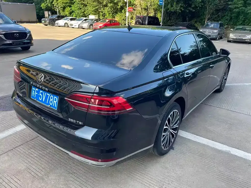 Volkswagen Phideon — фото 6
