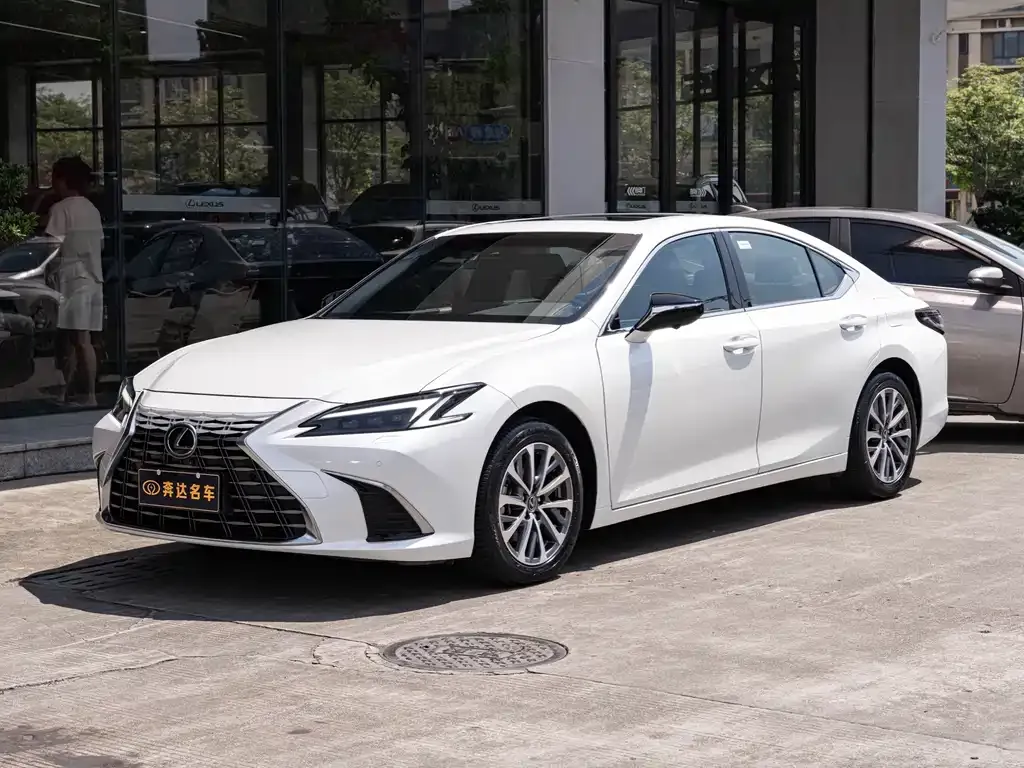 Lexus ES — фото 1
