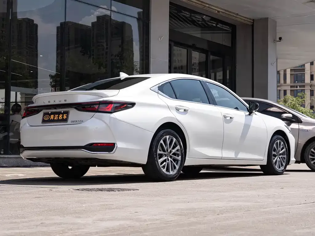 Lexus ES — фото 3
