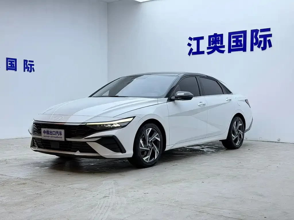 Hyundai Elantra — фото 1