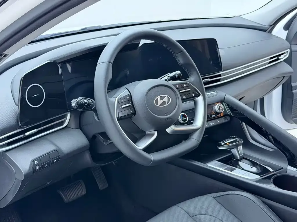 Hyundai Elantra — фото 5