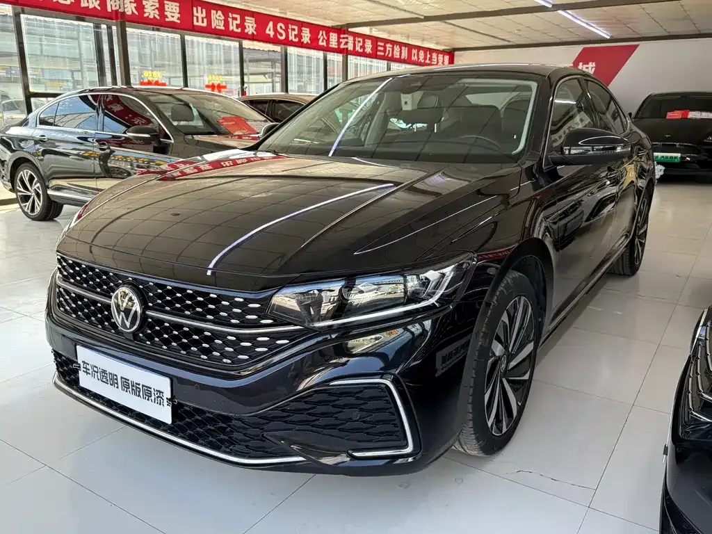 Volkswagen Passat — фото 1