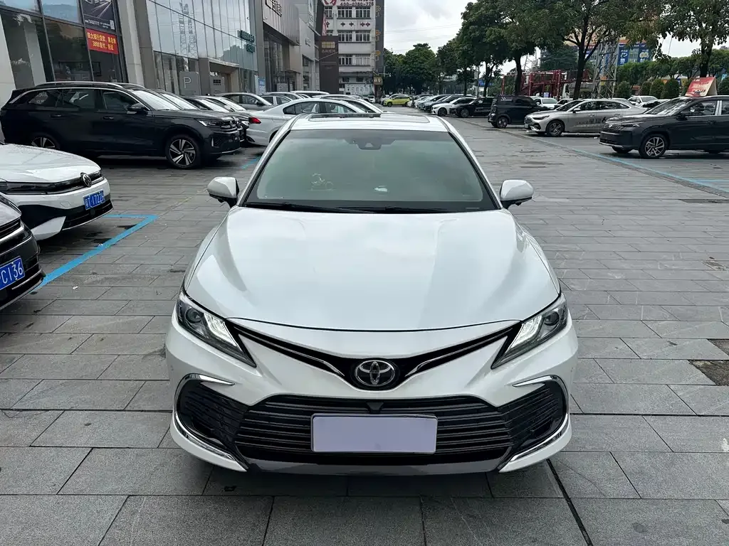 Toyota Camry — фото 6