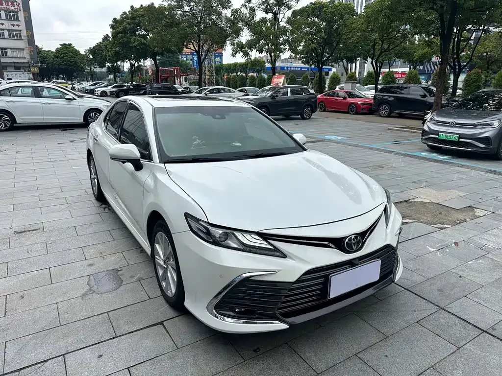 Toyota Camry — фото 7