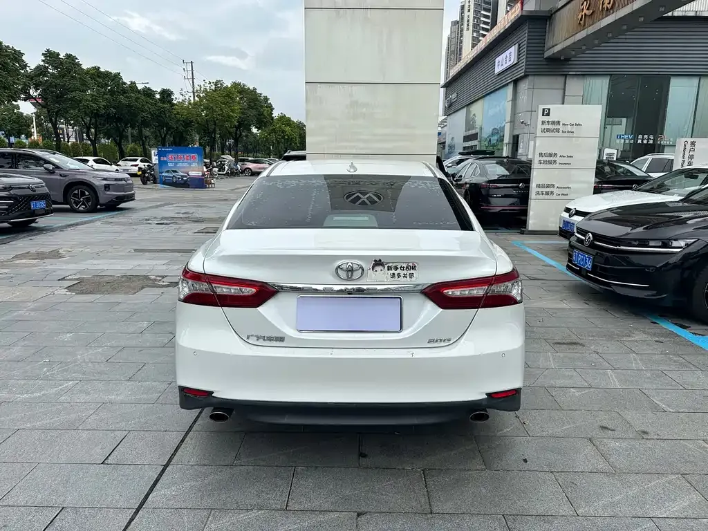 Toyota Camry — фото 10