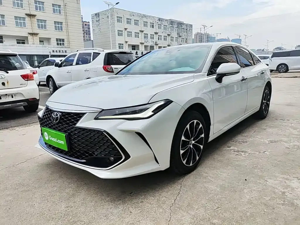Toyota Avalon — фото 1