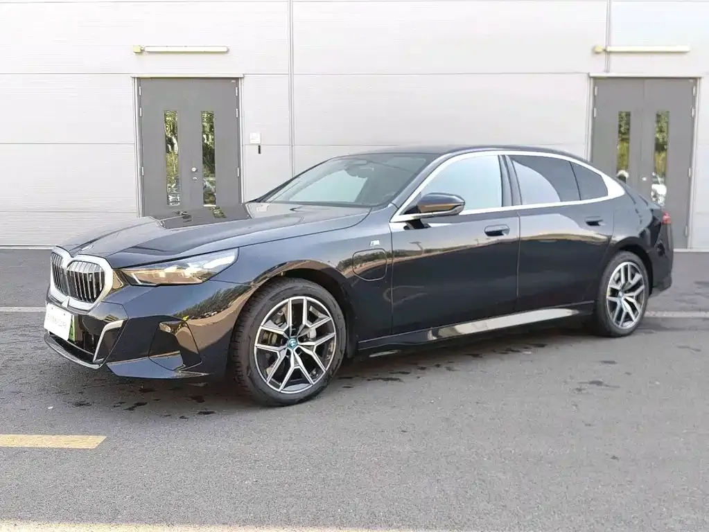 BMW i5 — фото 1