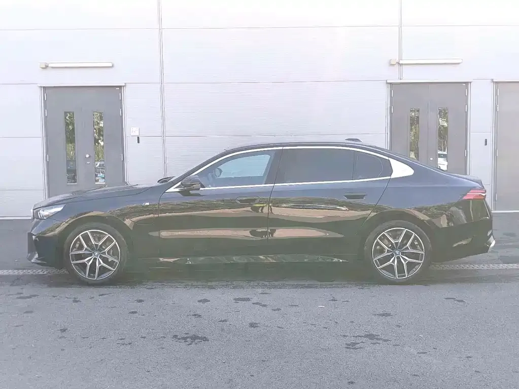 BMW i5 — фото 8