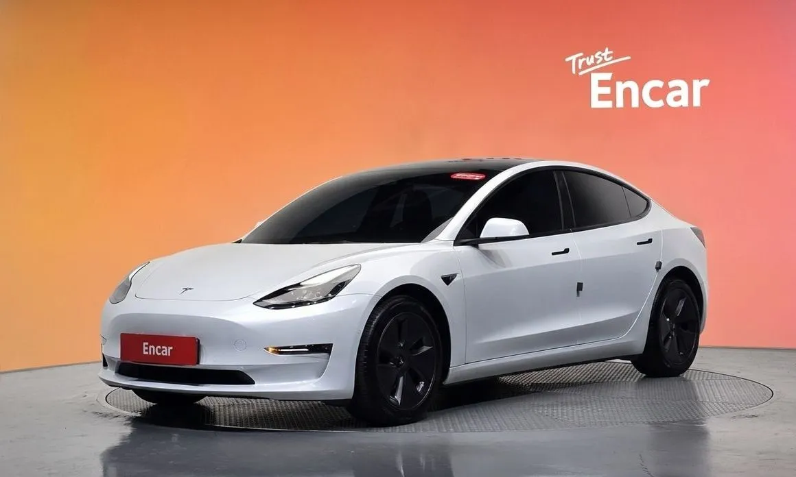 Tesla Model 3 — фото 1