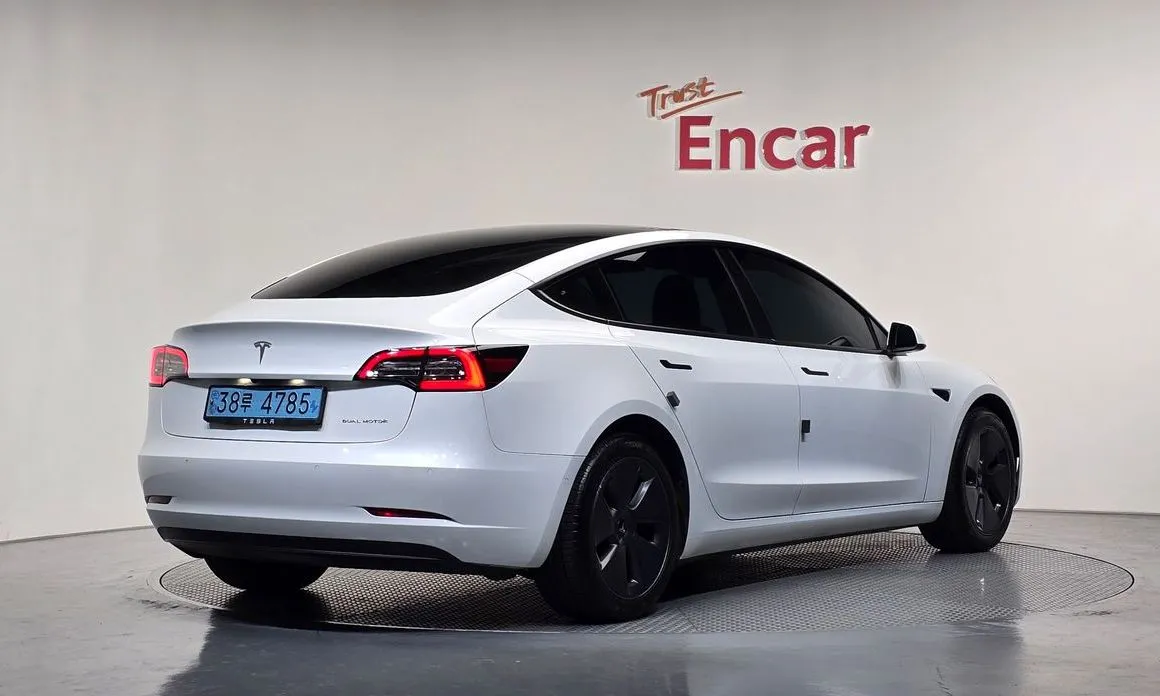 Tesla Model 3 — фото 5