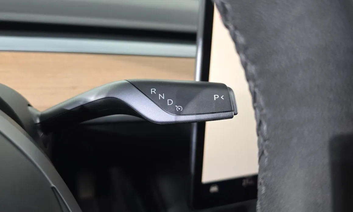 Tesla Model 3 — фото 10