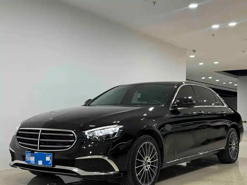 Mercedes-Benz E-Class — фото 1