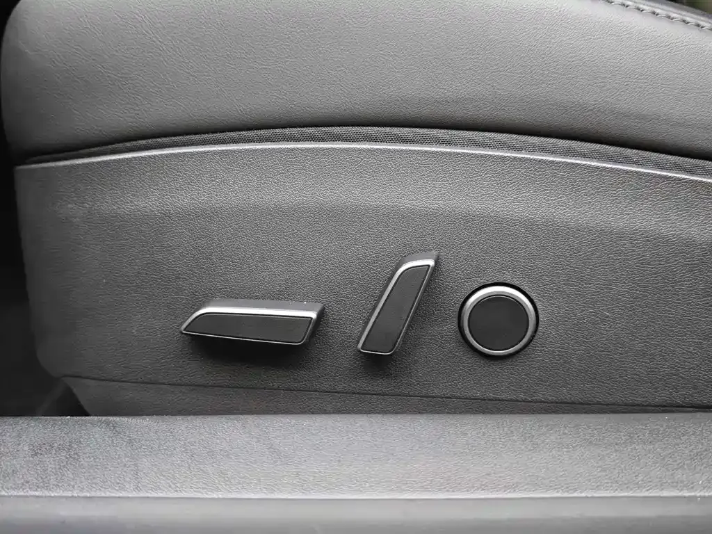 Tesla Model 3 — фото 10