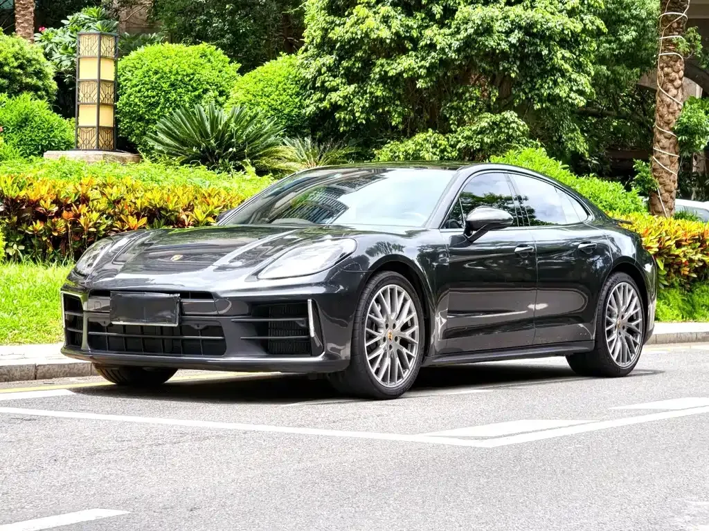 Porsche Panamera — фото 1