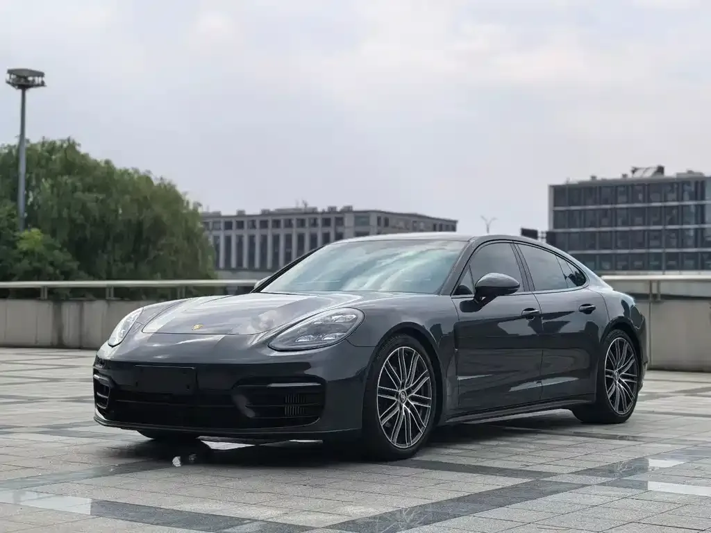 Porsche Panamera — фото 1