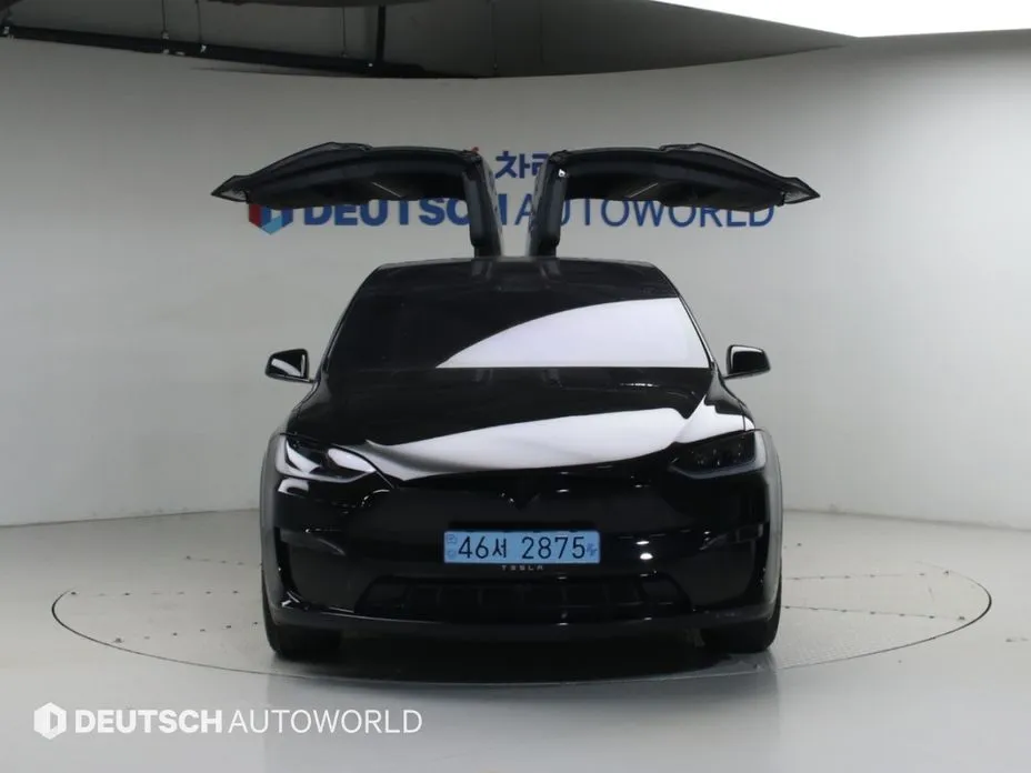 Tesla Model X — фото 1