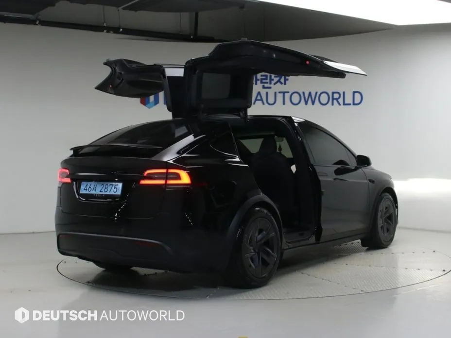 Tesla Model X — фото 3