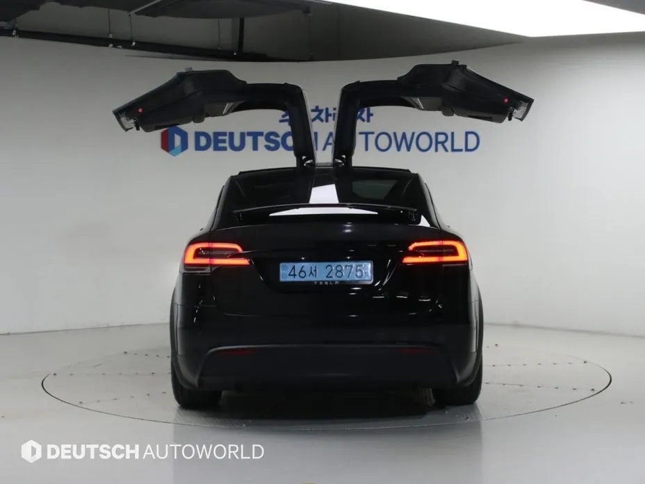 Tesla Model X — фото 4