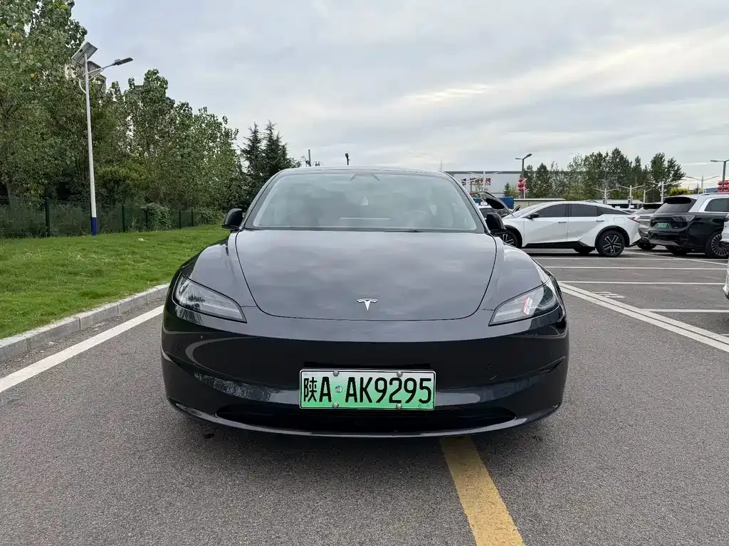 Tesla Model 3 — фото 9