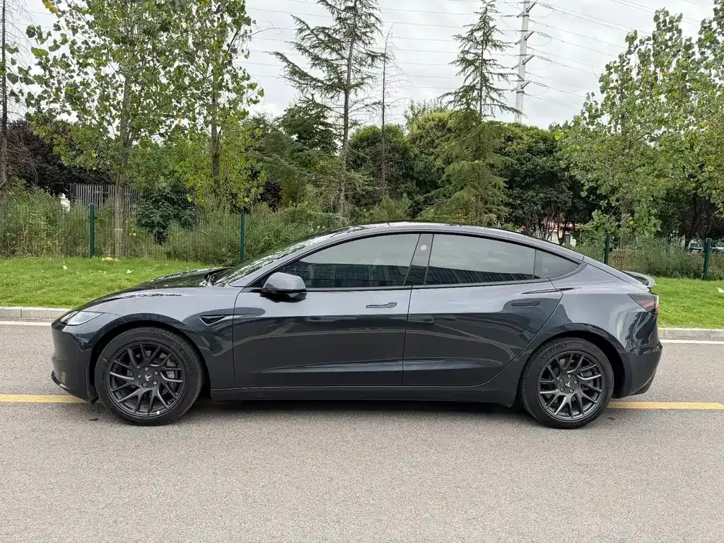 Tesla Model 3 — фото 10