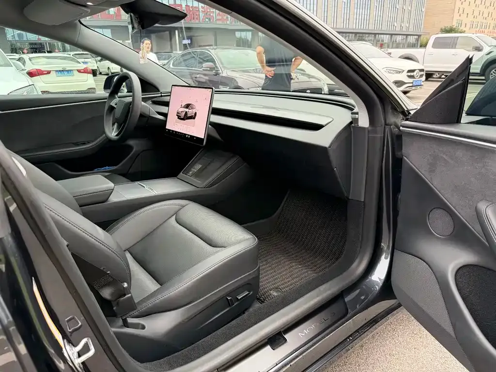 Tesla Model 3 — фото 6