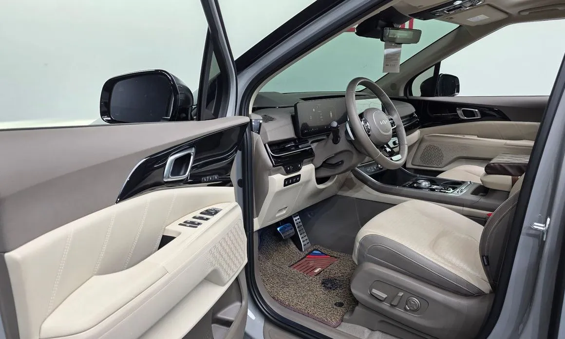 Kia Carnival — фото 10