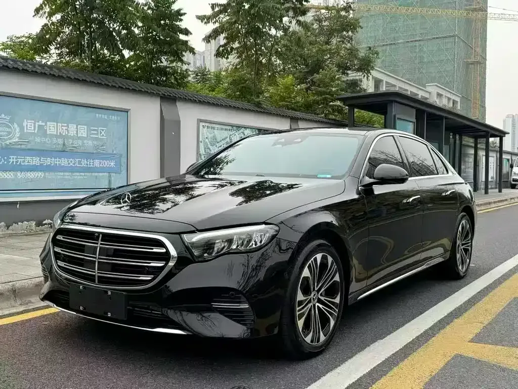 Mercedes-Benz E-Class — фото 1