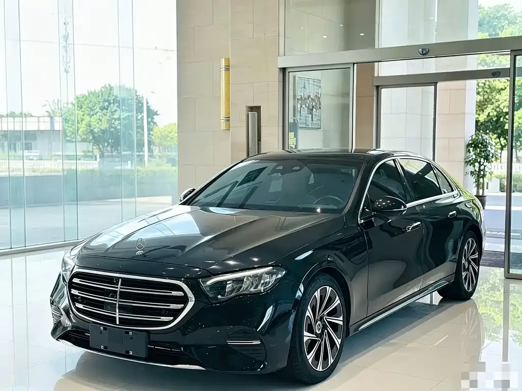 Mercedes-Benz E-Class — фото 1