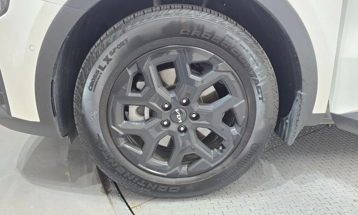 Kia Sorento — фото 7
