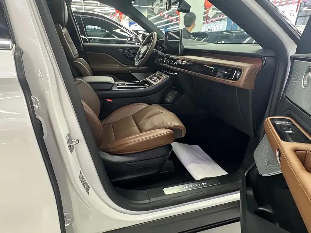Lincoln Aviator — фото 10