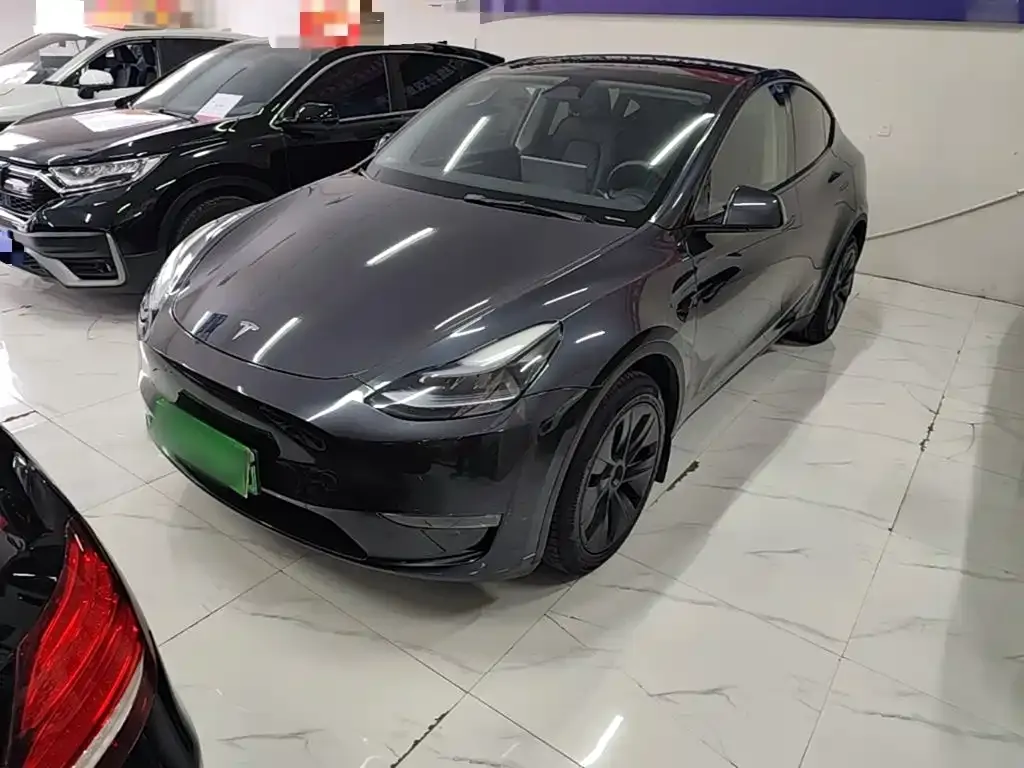 Tesla Model Y — фото 1