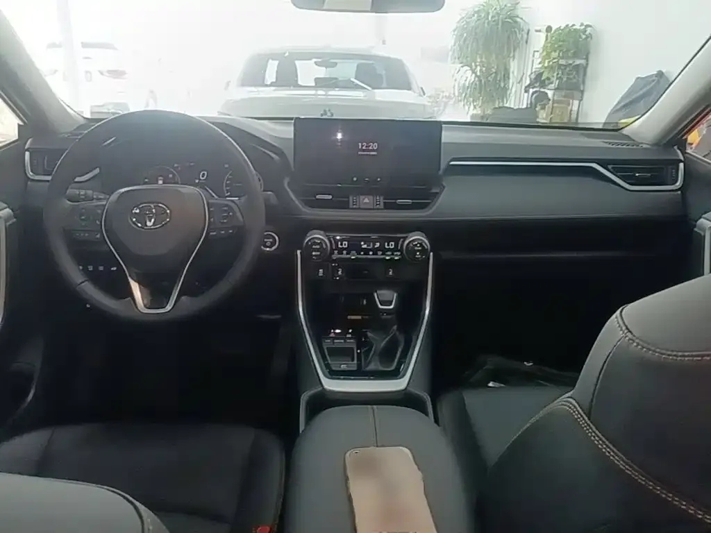 Toyota RAV4 — фото 8