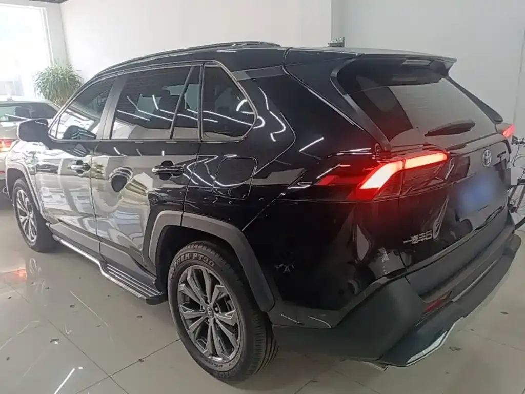 Toyota RAV4 — фото 10