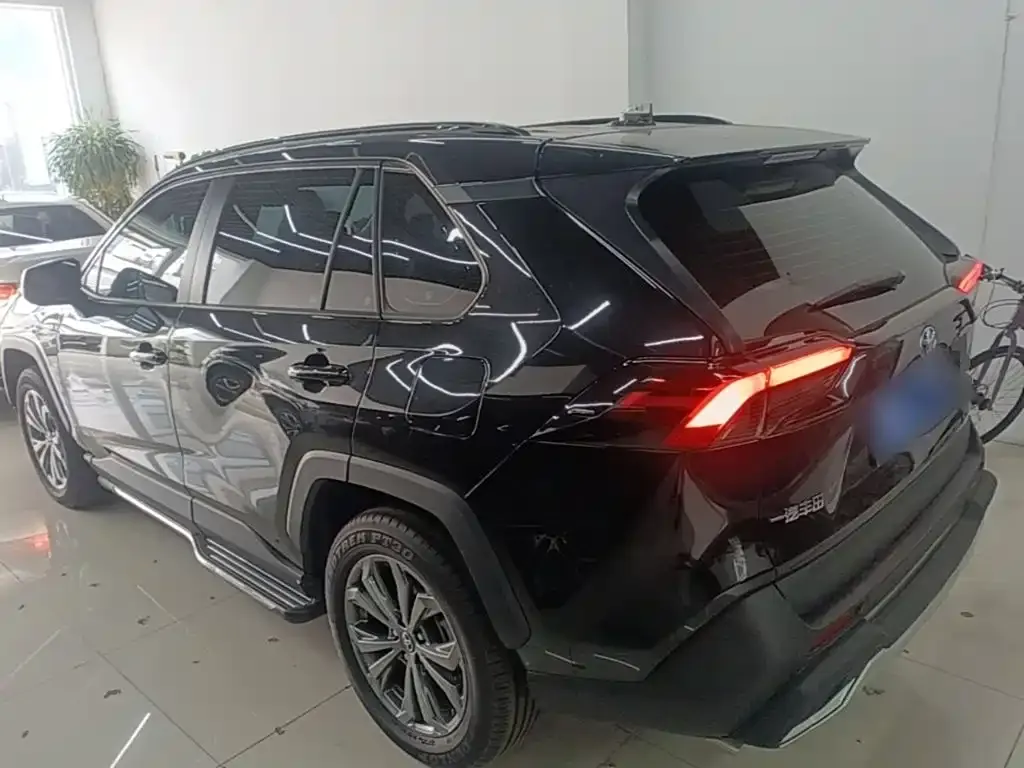Toyota RAV4 — фото 4
